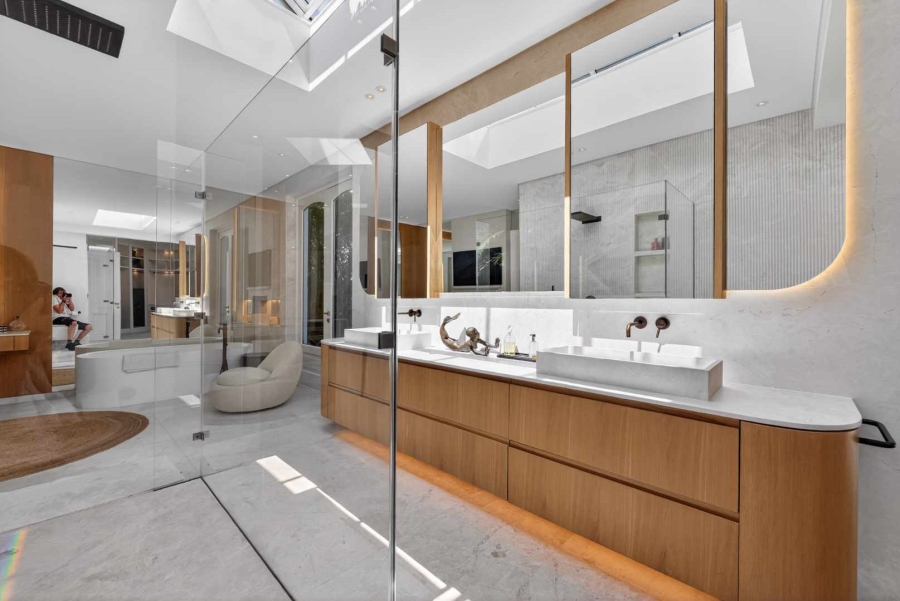 5 Bedroom Property for Sale in Fresnaye Western Cape